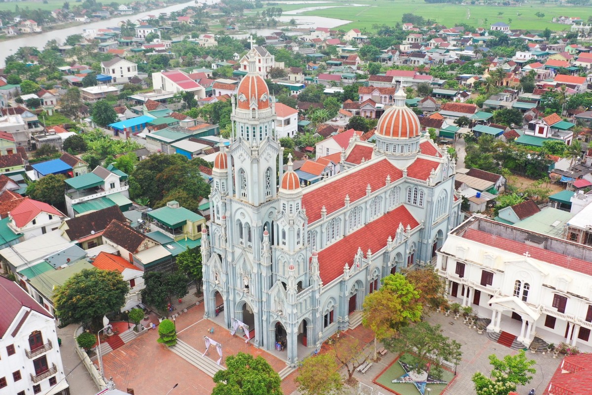 Khong gian dam cuoi cua Phan Manh Quynh o Nghe An