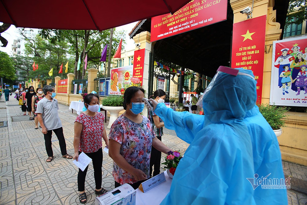 Nhung cu tri 'dac biet' di bo phieu bau o Ha Noi-Hinh-10