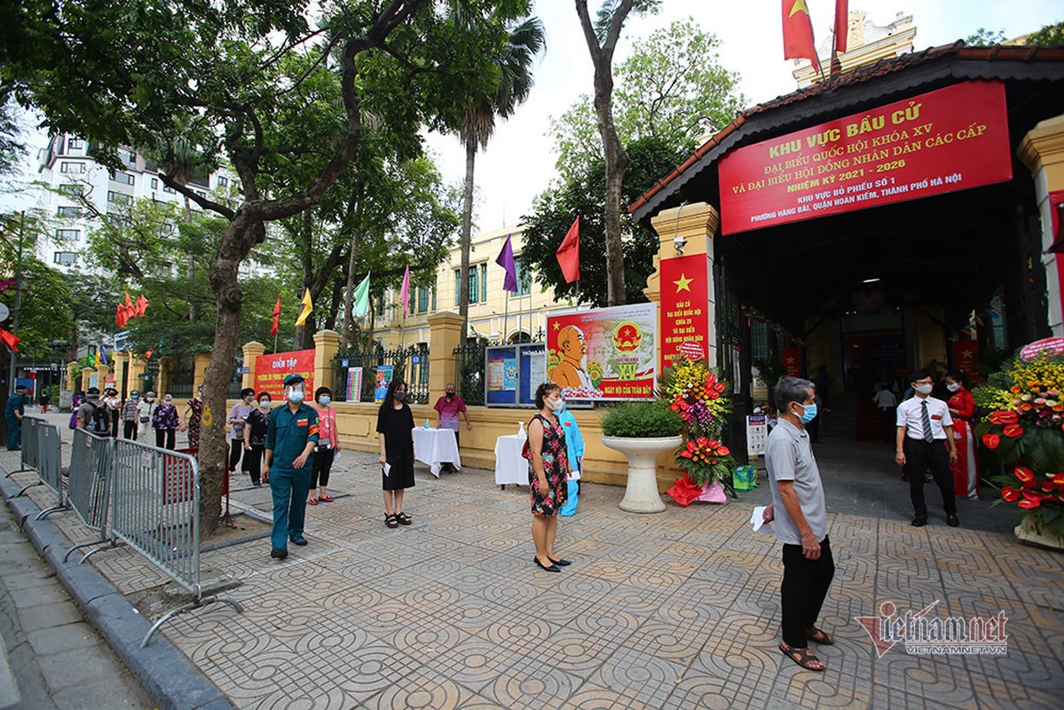 Nhung cu tri 'dac biet' di bo phieu bau o Ha Noi-Hinh-11