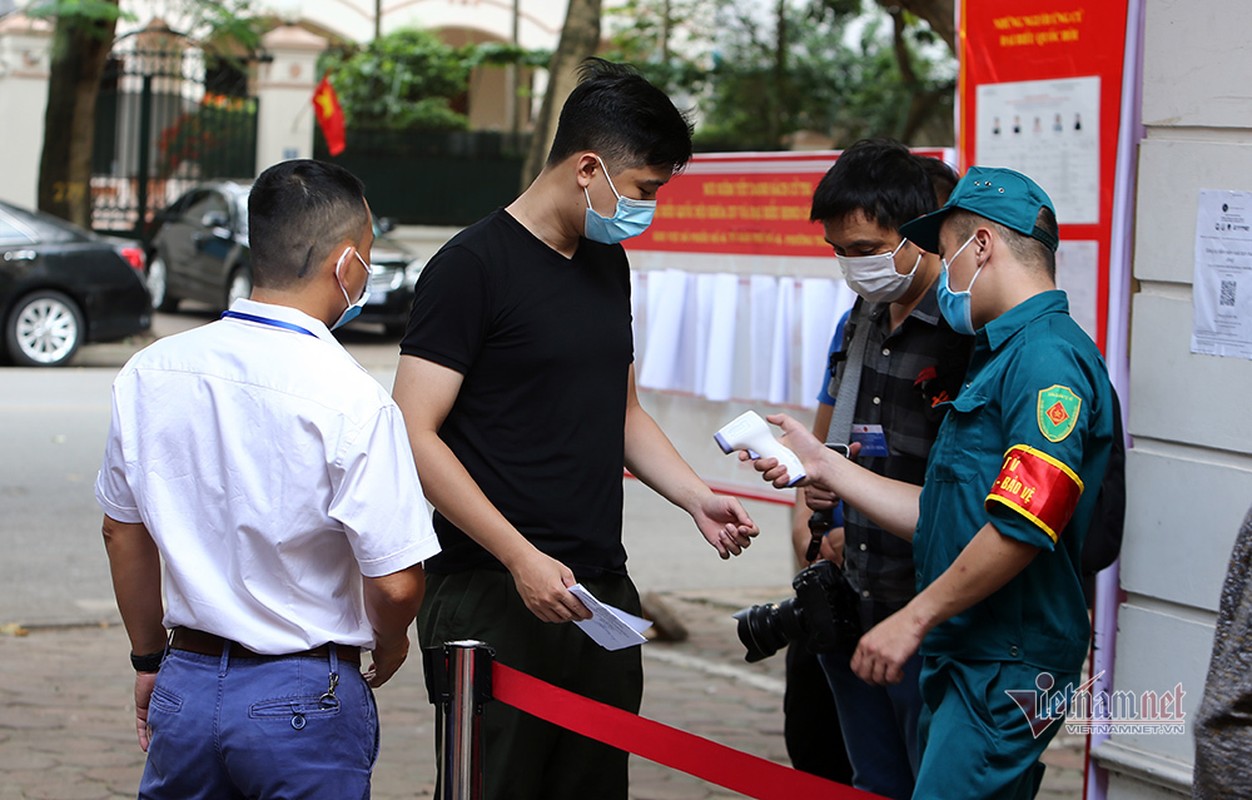 Nhung cu tri 'dac biet' di bo phieu bau o Ha Noi-Hinh-12