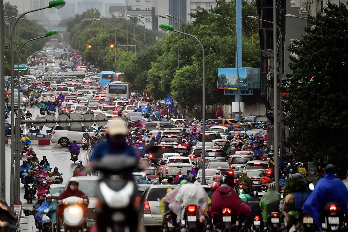 Ha Noi ngay thuong va trong thoi gian siet chat gian cach-Hinh-13