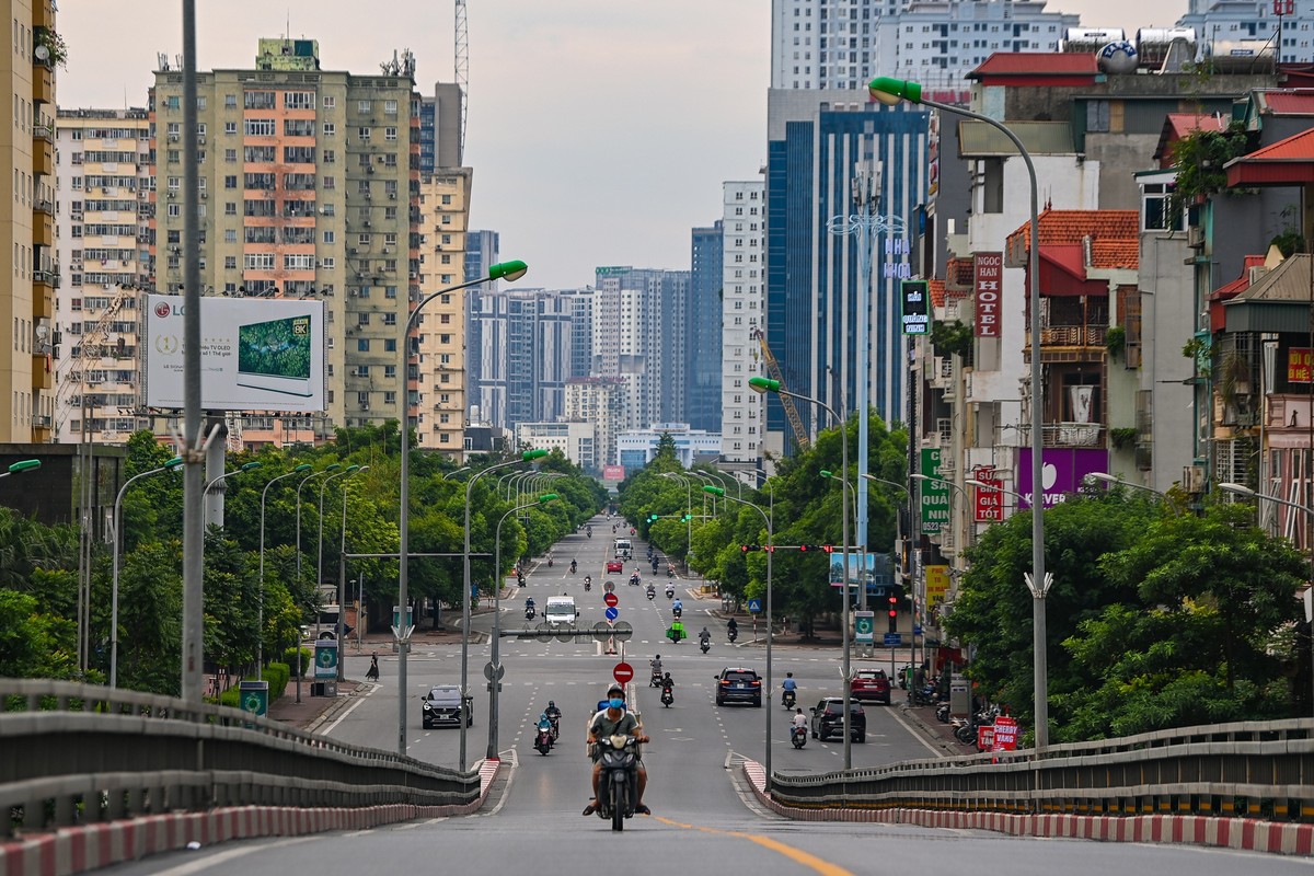 Ha Noi ngay thuong va trong thoi gian siet chat gian cach-Hinh-14