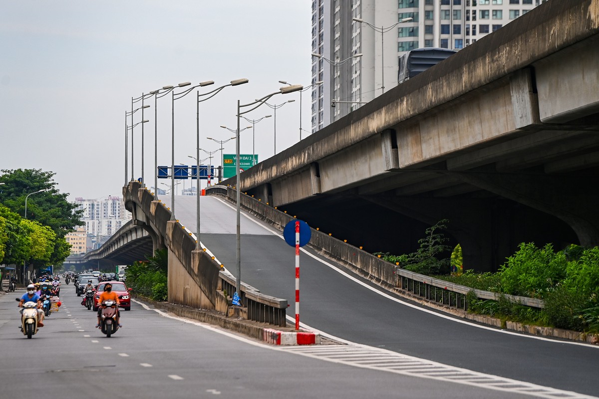 Ha Noi ngay thuong va trong thoi gian siet chat gian cach-Hinh-16