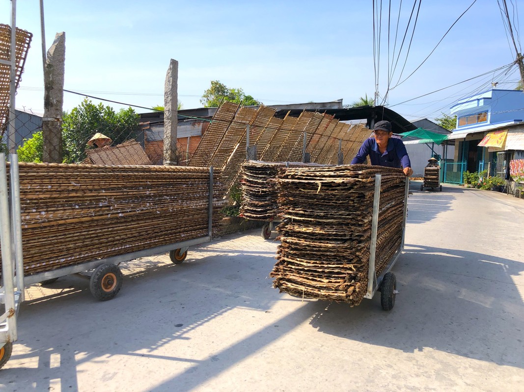 Banh trang mien Tay 'dat nhu tom tuoi' dip Tet-Hinh-14