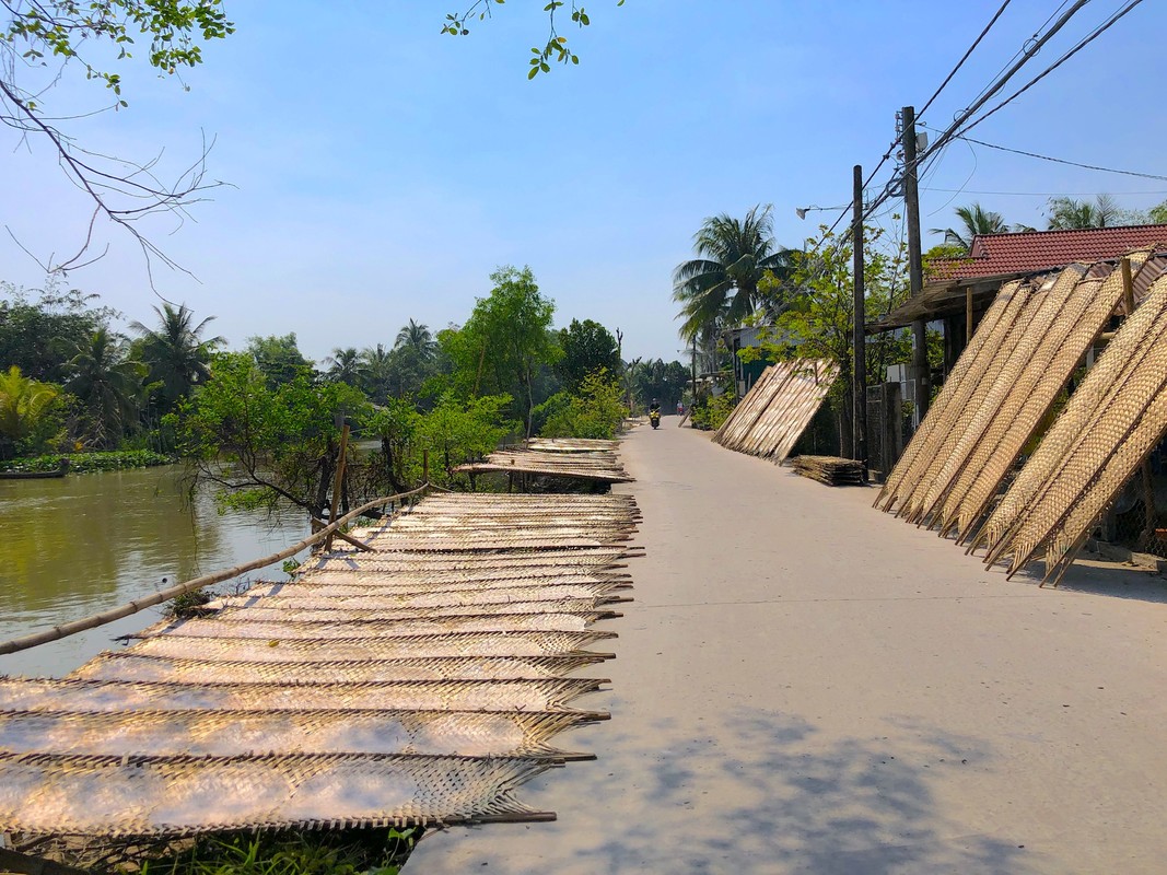 Banh trang mien Tay 'dat nhu tom tuoi' dip Tet-Hinh-2