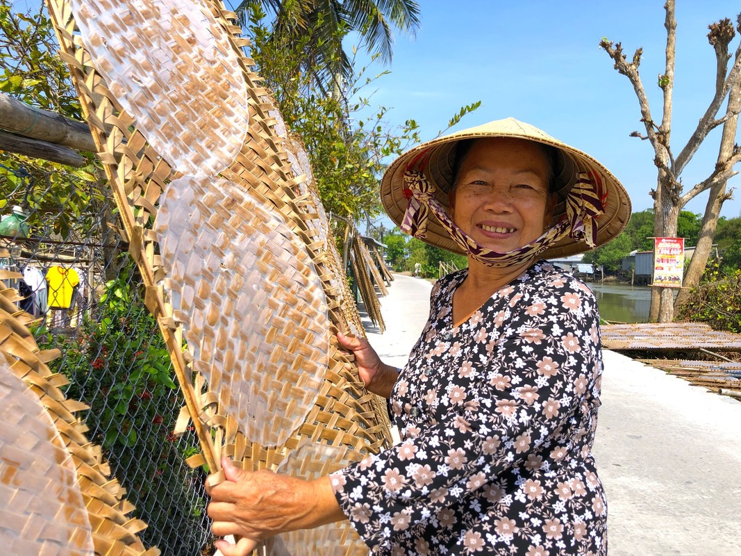 Banh trang mien Tay 'dat nhu tom tuoi' dip Tet-Hinh-5