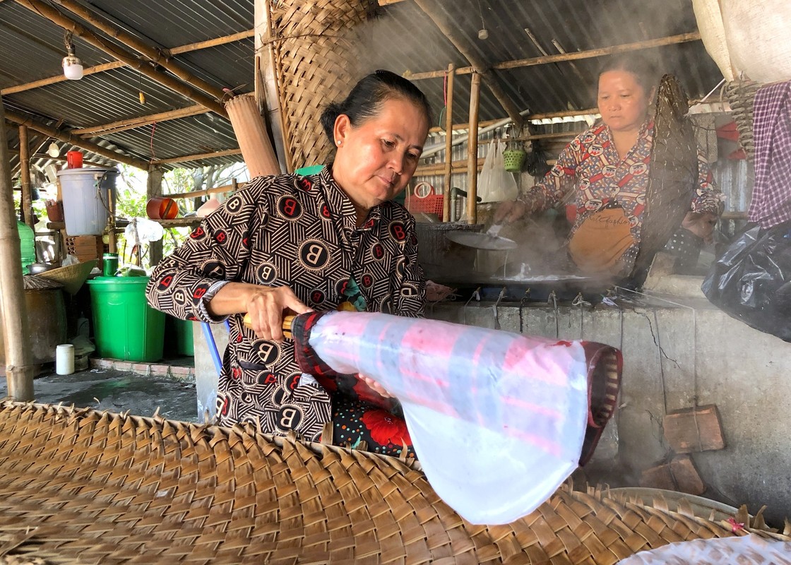 Banh trang mien Tay 'dat nhu tom tuoi' dip Tet-Hinh-6