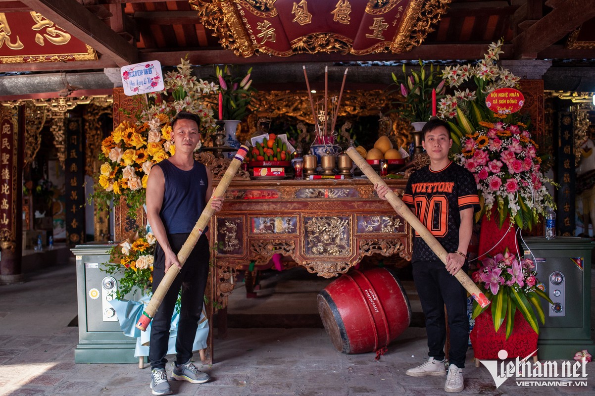 Kiet suc vi lao vao tranh cuop cay bong tai le hoi o Ha Noi-Hinh-15