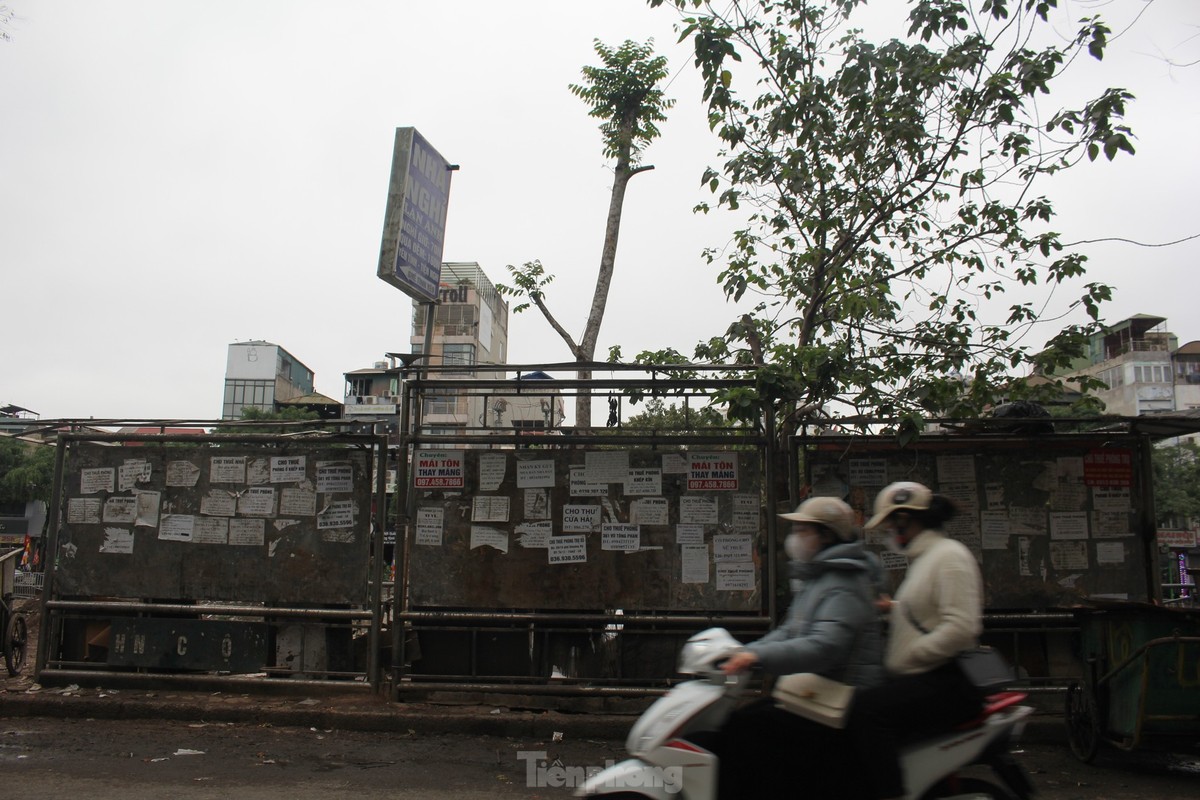 Ha Noi: Mat bang cho thue 'e am' nhung gia van neo cao-Hinh-12