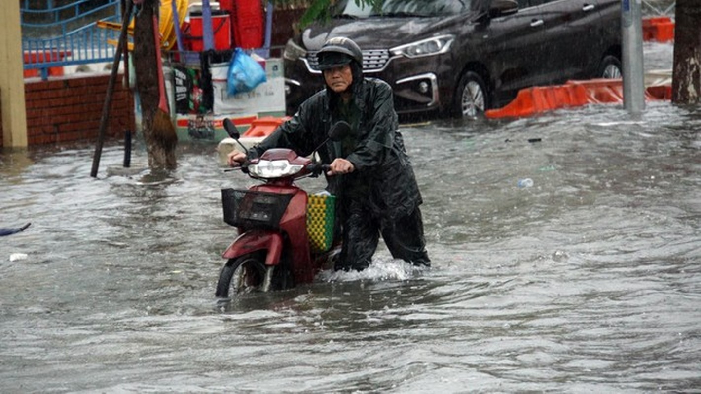 View - 	Đường phố Hải Phòng, Quảng Ninh 'biến thành sông' sau mưa lớn