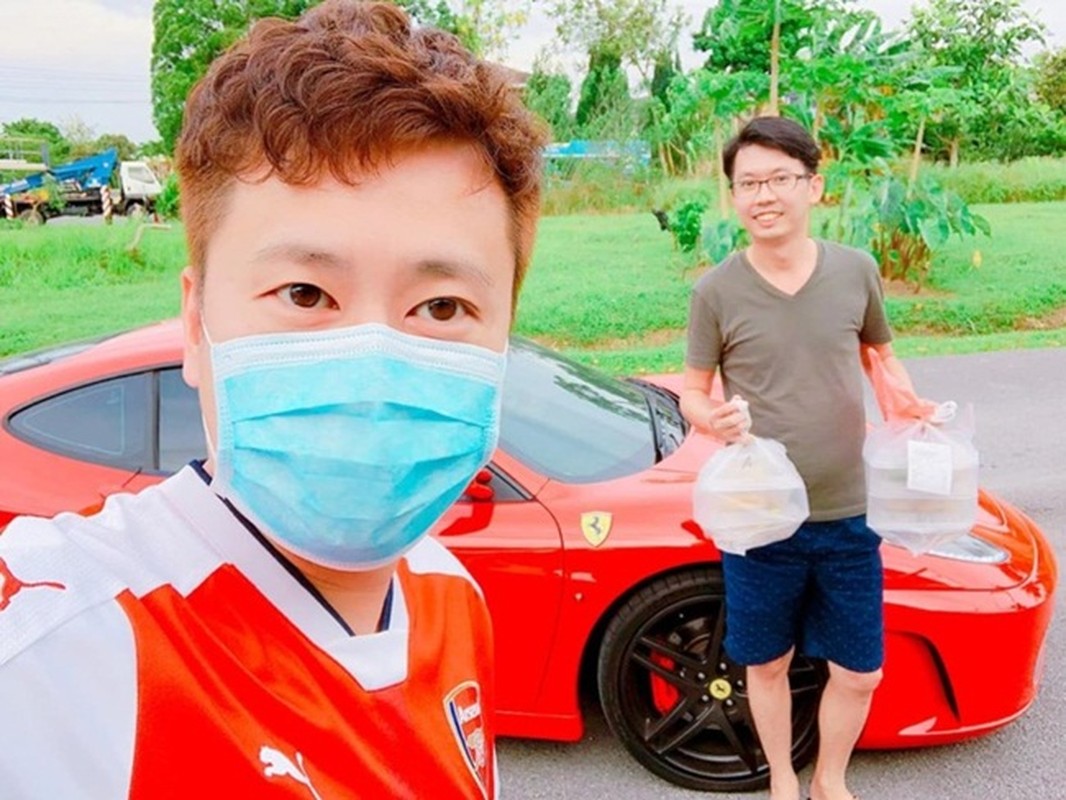 Lo nang vi COVID-19, nha hang dung xe sang Ferrari F430 giao hang-Hinh-2