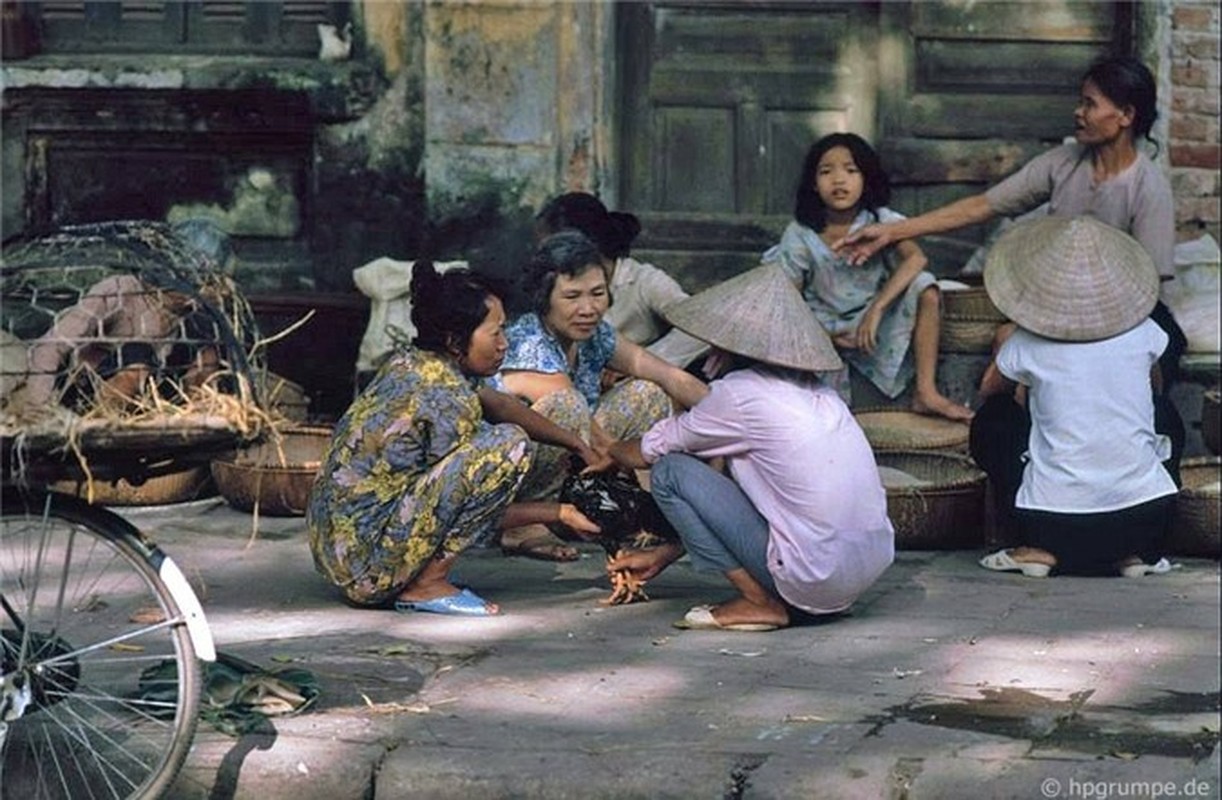 Nhip song Ha Noi qua nhung khu cho pho co nhung nam 1990-Hinh-12