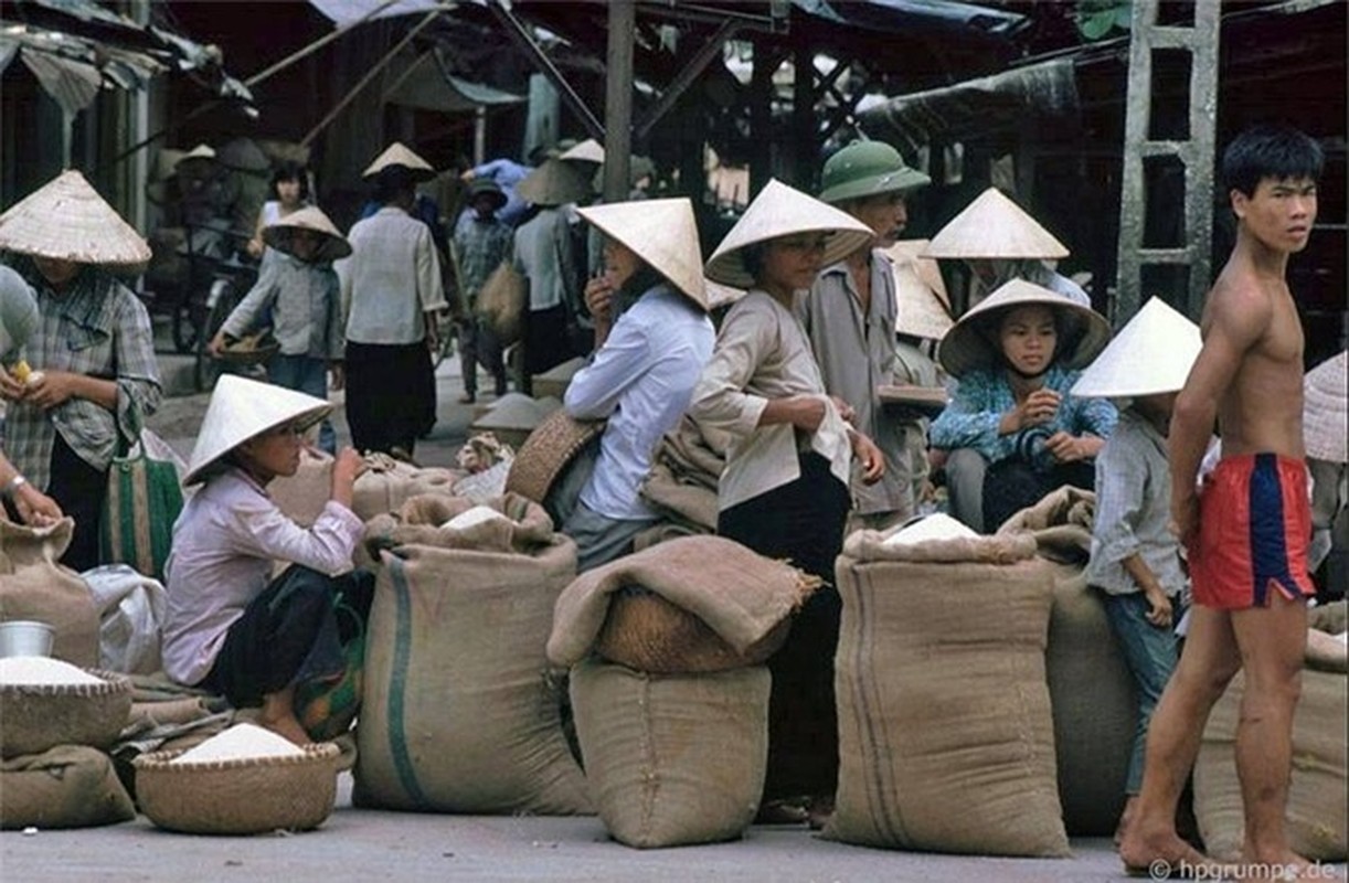 Nhip song Ha Noi qua nhung khu cho pho co nhung nam 1990-Hinh-15