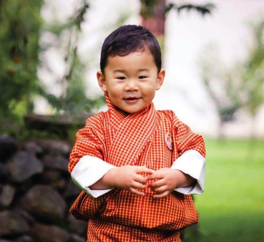 Hoang tu Bhutan ra dong lam ruong, khong duoc sinh nhat toi 20 tuoi-Hinh-6