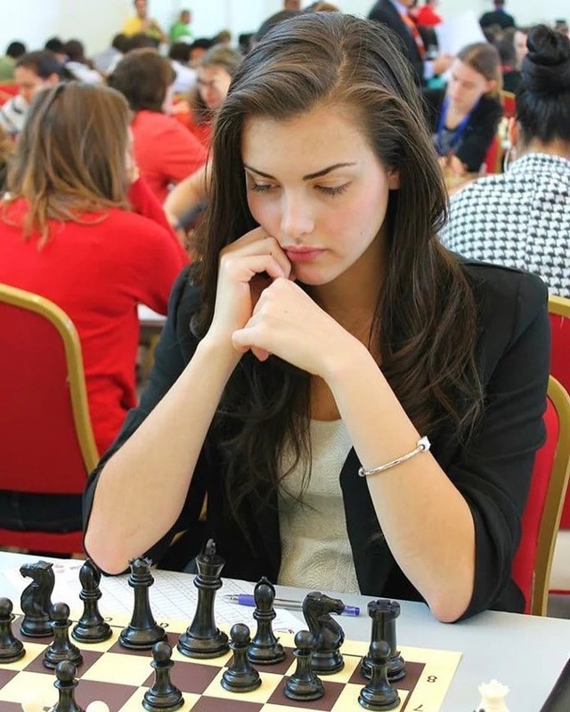 Alexandra Botez : Nu ky thu noi tieng xinh dep-Hinh-6