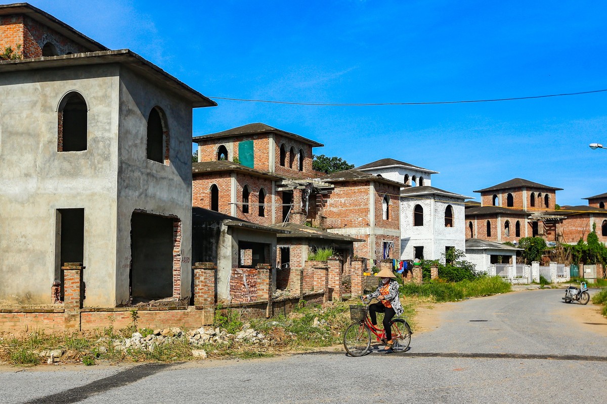 Hang nghin biet thu bo hoang o Ha Noi