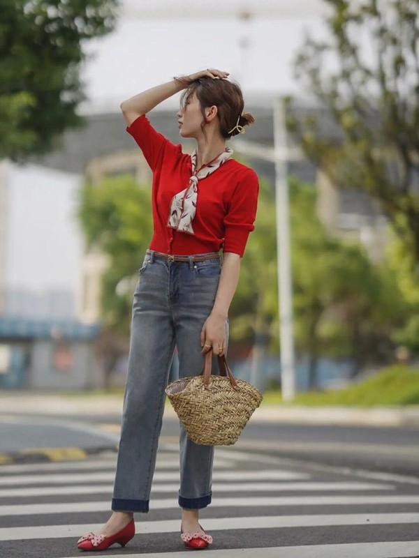 Street style Chau A tuan qua ngap tran sac do don ngay Thu-Hinh-3