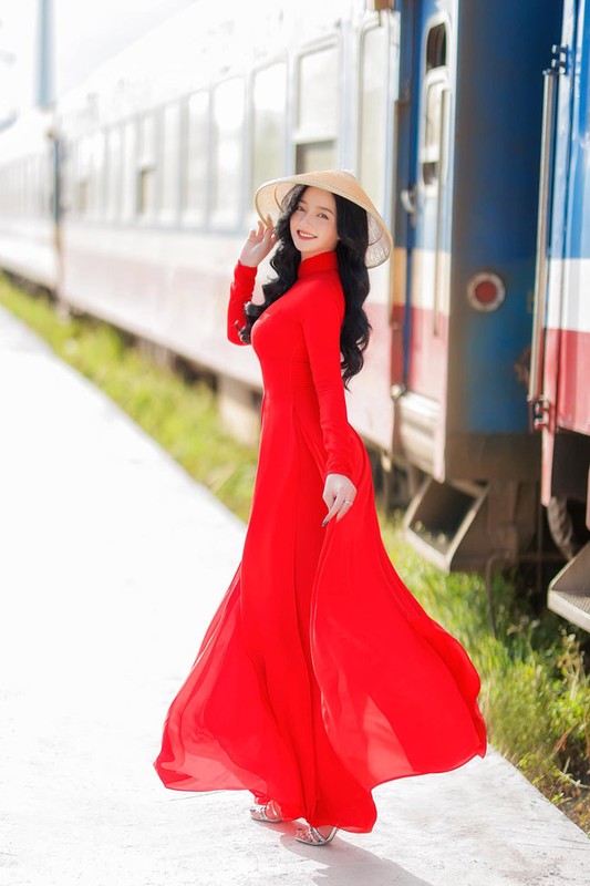 Co gai mac ao dai dep nhu Mai Phuong Thuy-Hinh-13