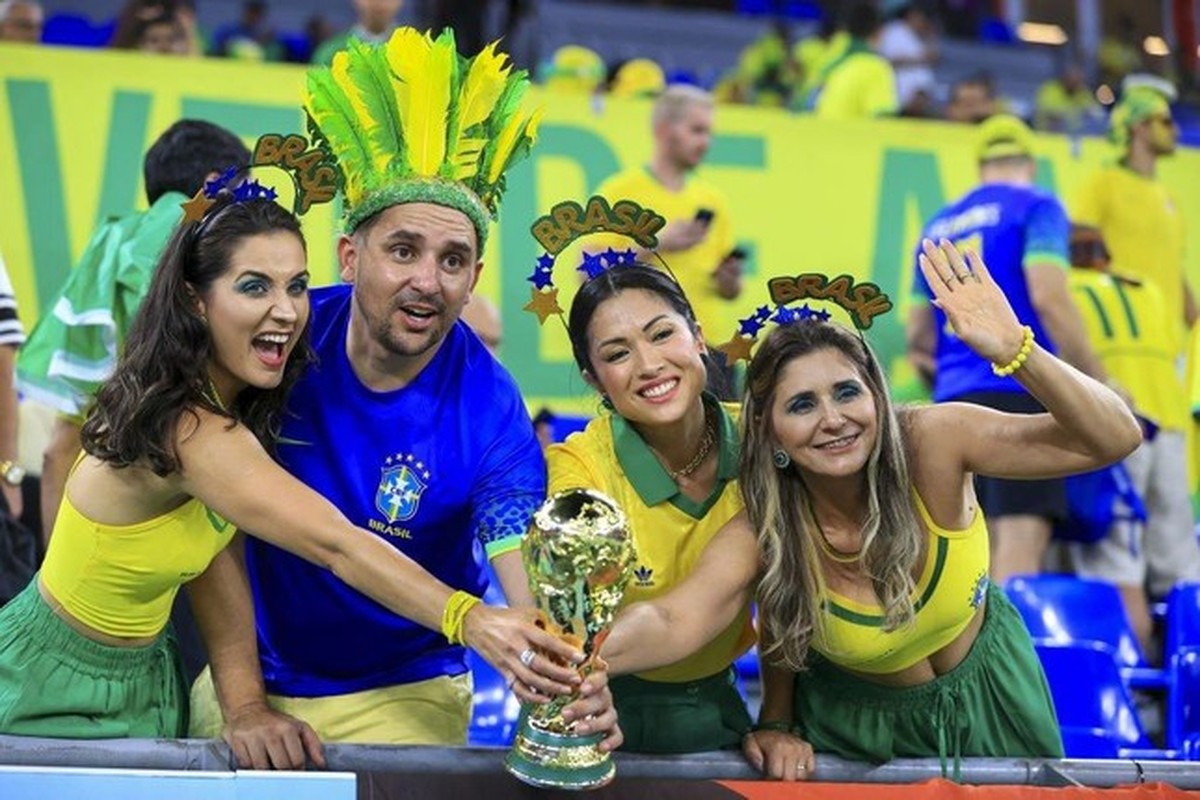 Xuyt xoa nhan sac CDV nu Brazil tren khan dai World Cup 2022-Hinh-6