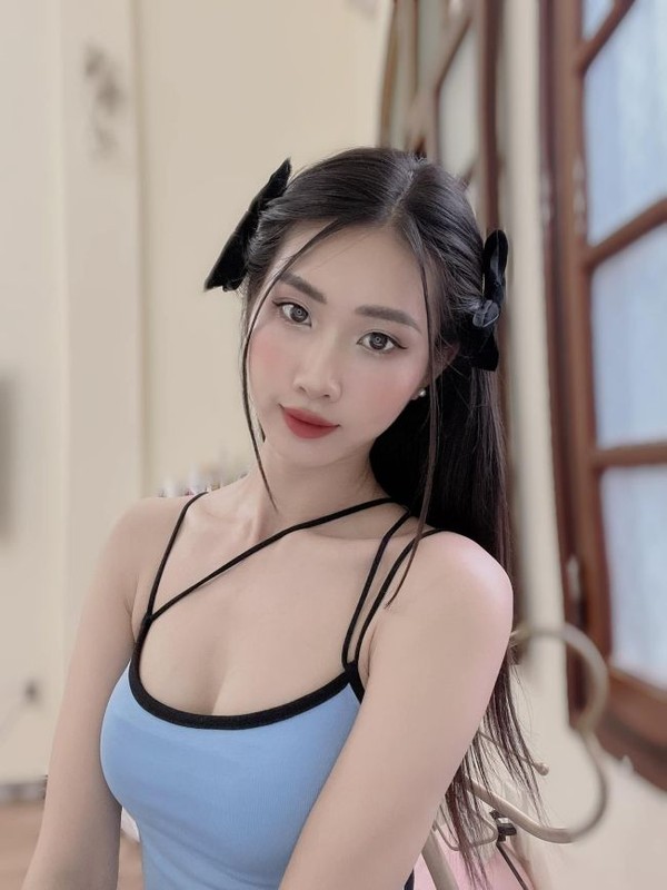 Hai co gai Viet noi bat tren san ban cung vi nhan sac-Hinh-15