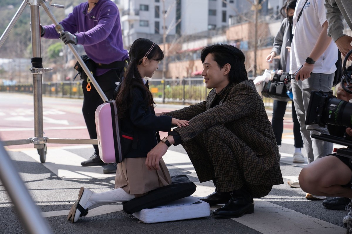 Hau truong phim Song Hye Kyo vao vai mau lanh dang gay sot-Hinh-6