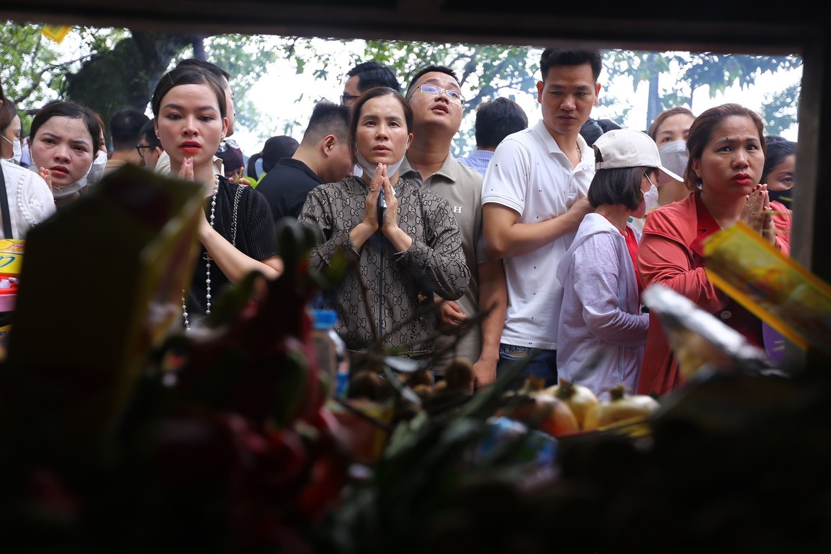 Phu Tay Ho dong nghet trong ngay dau tien cua thang “co hon“-Hinh-17