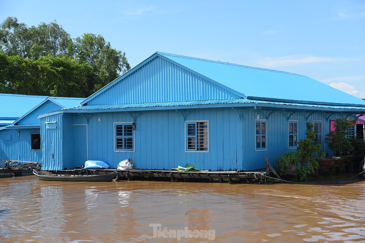 Lang be da sac mau doc dao tren song Chau Doc-Hinh-6