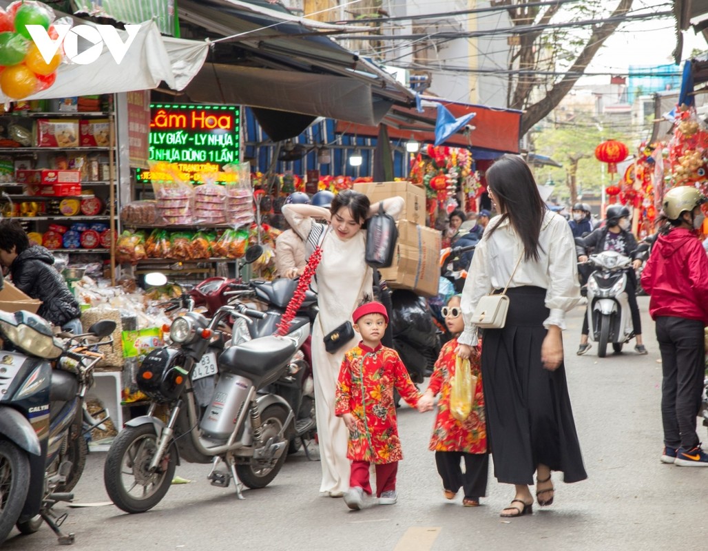 Nguoi Hai Phong no nuc di chup anh ao dai Tet tu som-Hinh-9