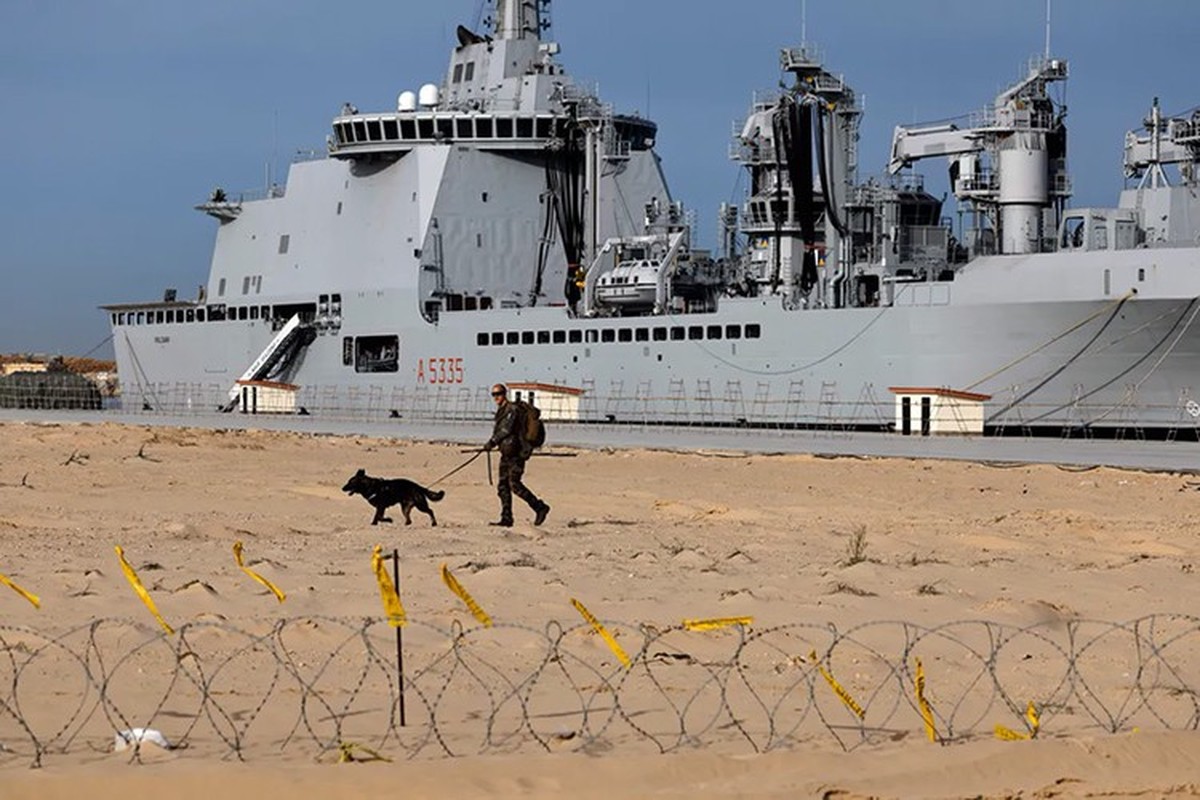 Xung dot dai Gaza, nguoi Palestine len tau chien Phap dieu tri-Hinh-9