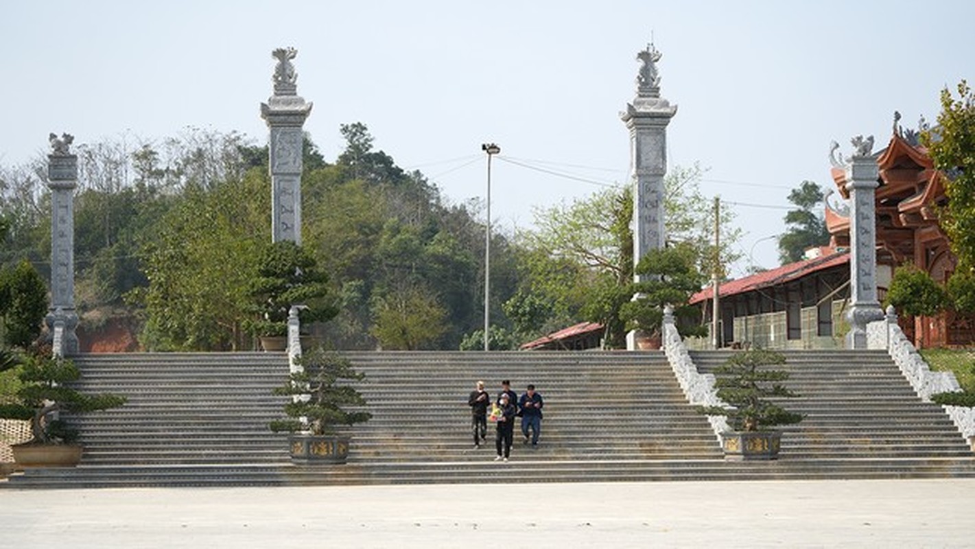 Dau xuan, den ong Hoang Bay nhon nhip du khach thap phuong-Hinh-4