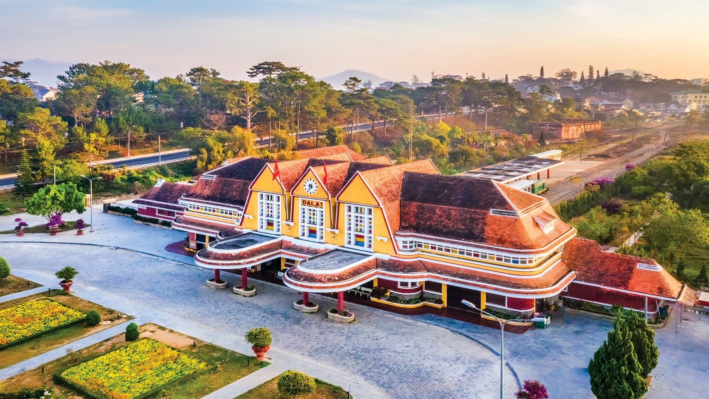 Tham ga Da Lat - nha ga xe lua dep nhat Dong Duong