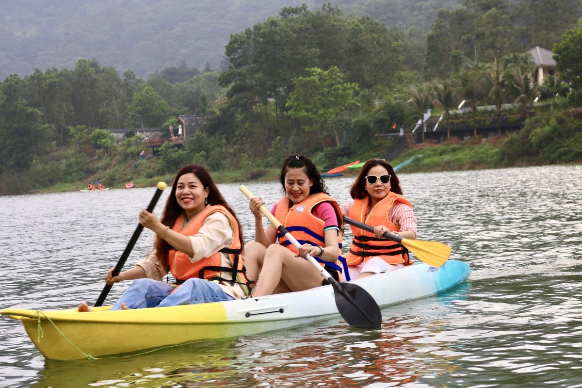 View - 	Nở rộ dịch vụ cho thuê thuyền dã ngoại ở ngoại ô Hà Nội