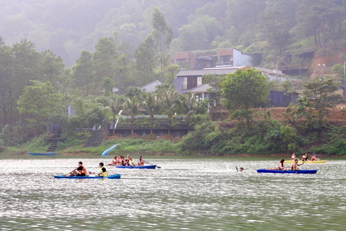 View - 	Nở rộ dịch vụ cho thuê thuyền dã ngoại ở ngoại ô Hà Nội