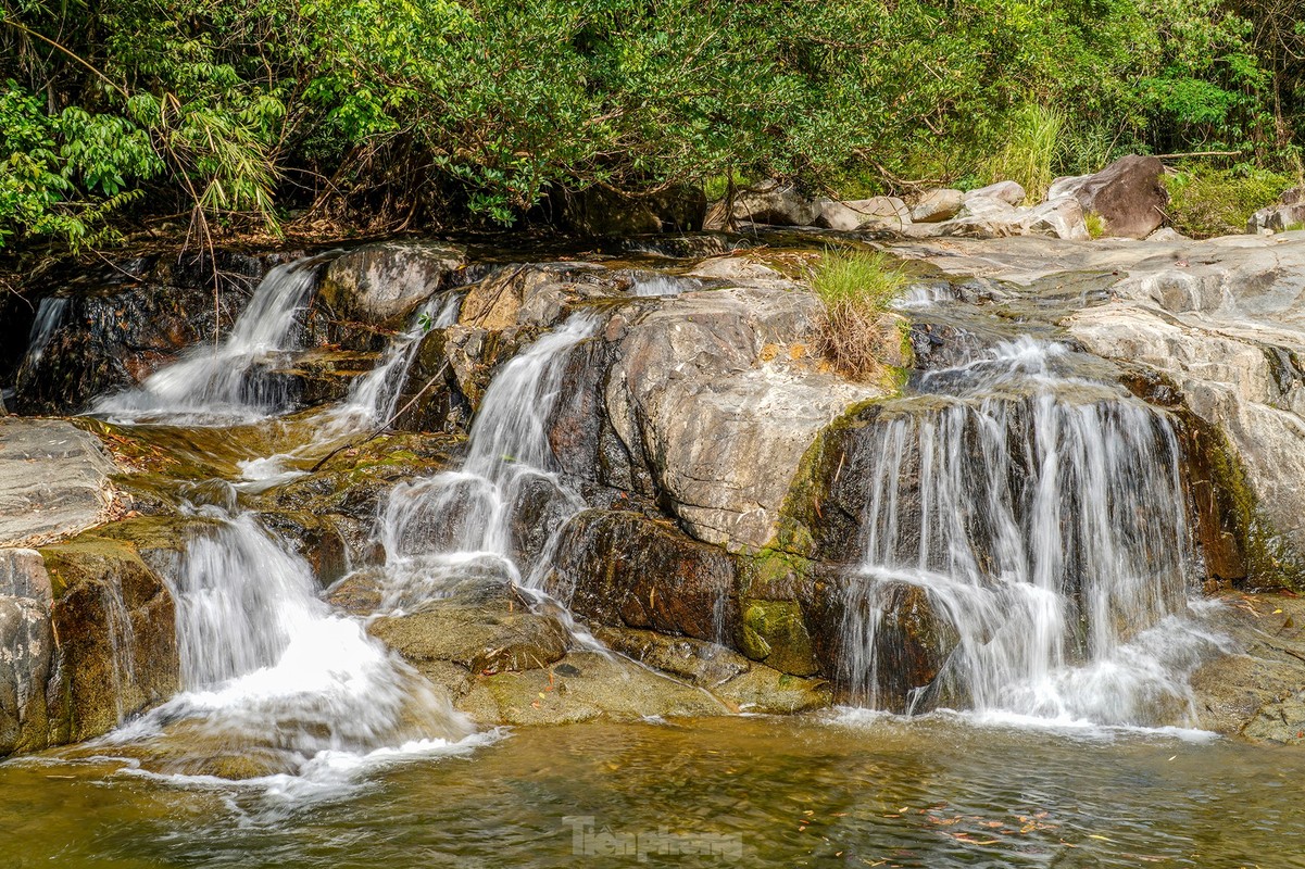 Khung canh hoang so, lang man noi 