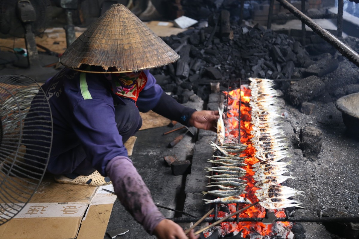 Nghe ngoi ben bep than do ruc nhung ngay nang nong-Hinh-7