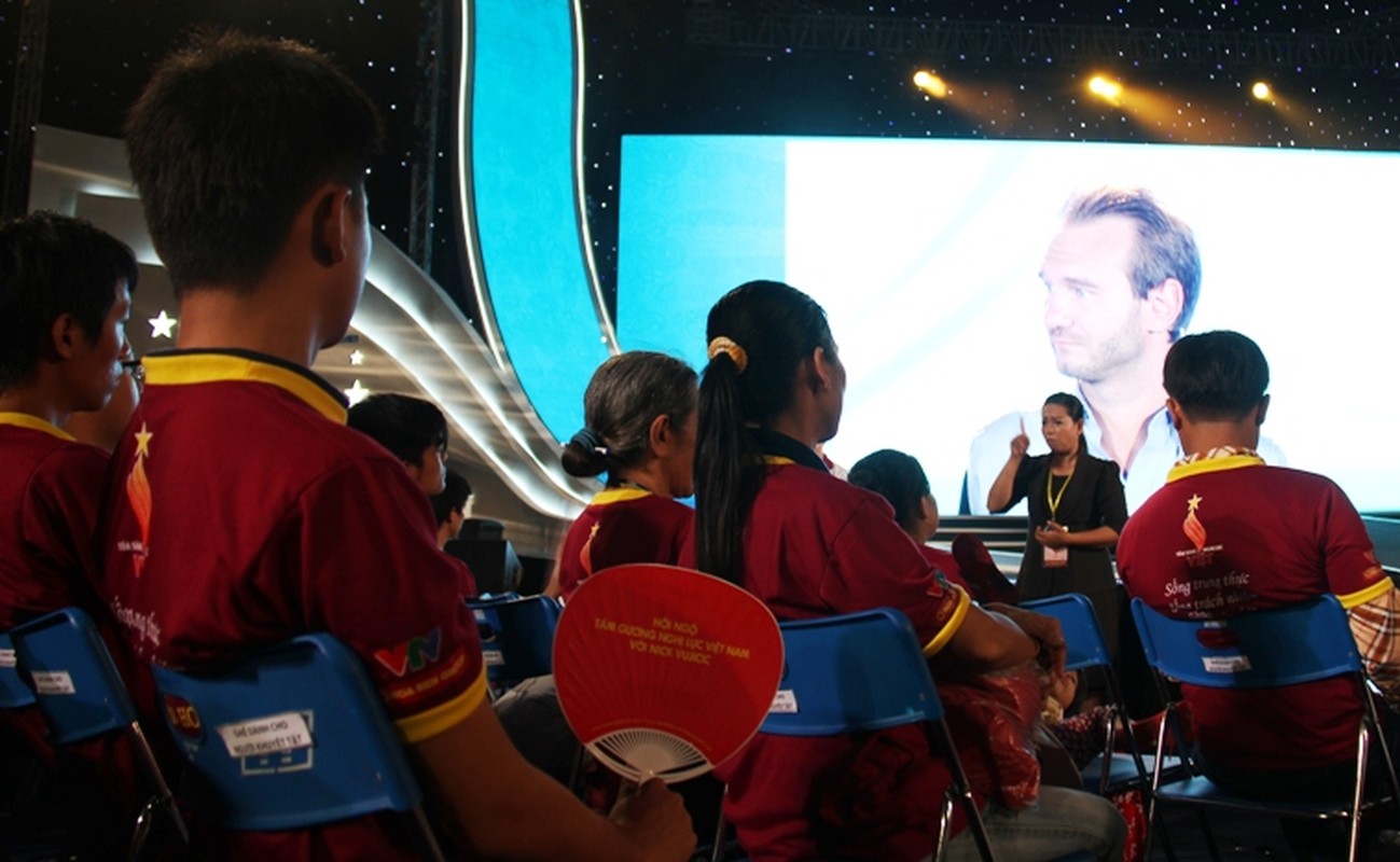 Nick Vujicic kham phuc nhung tam guong nghi luc Viet Nam-Hinh-10