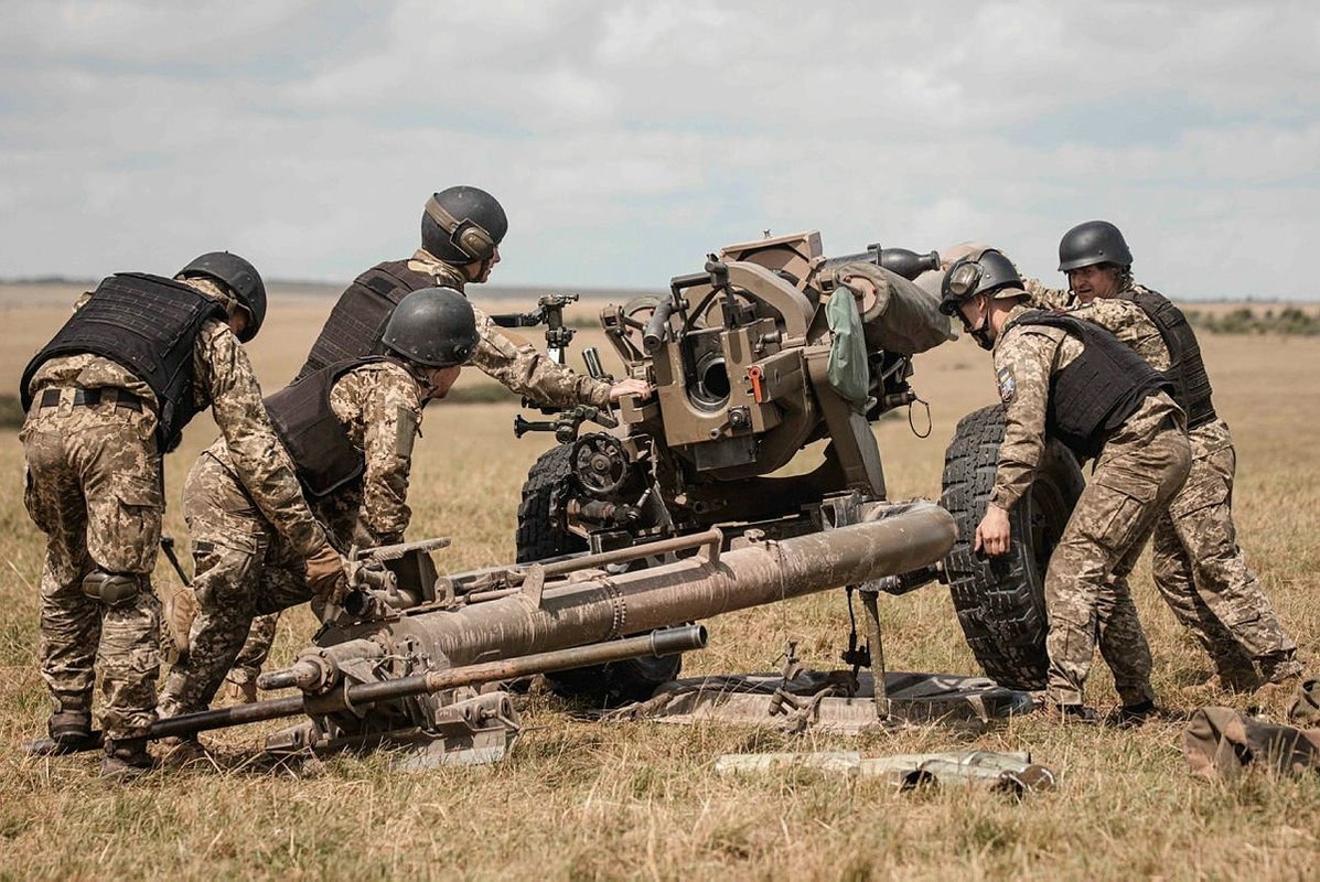Ukraine tuyen bo phao 105mm Anh manh ngang phao 122mm Nga-Hinh-2