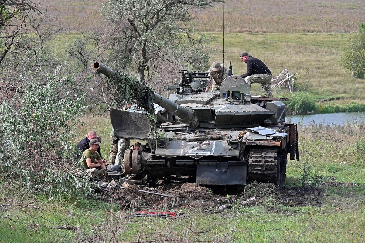 Nong: Nga gui them 200 xe tang T-90M cuc hien dai toi Ukraine-Hinh-8