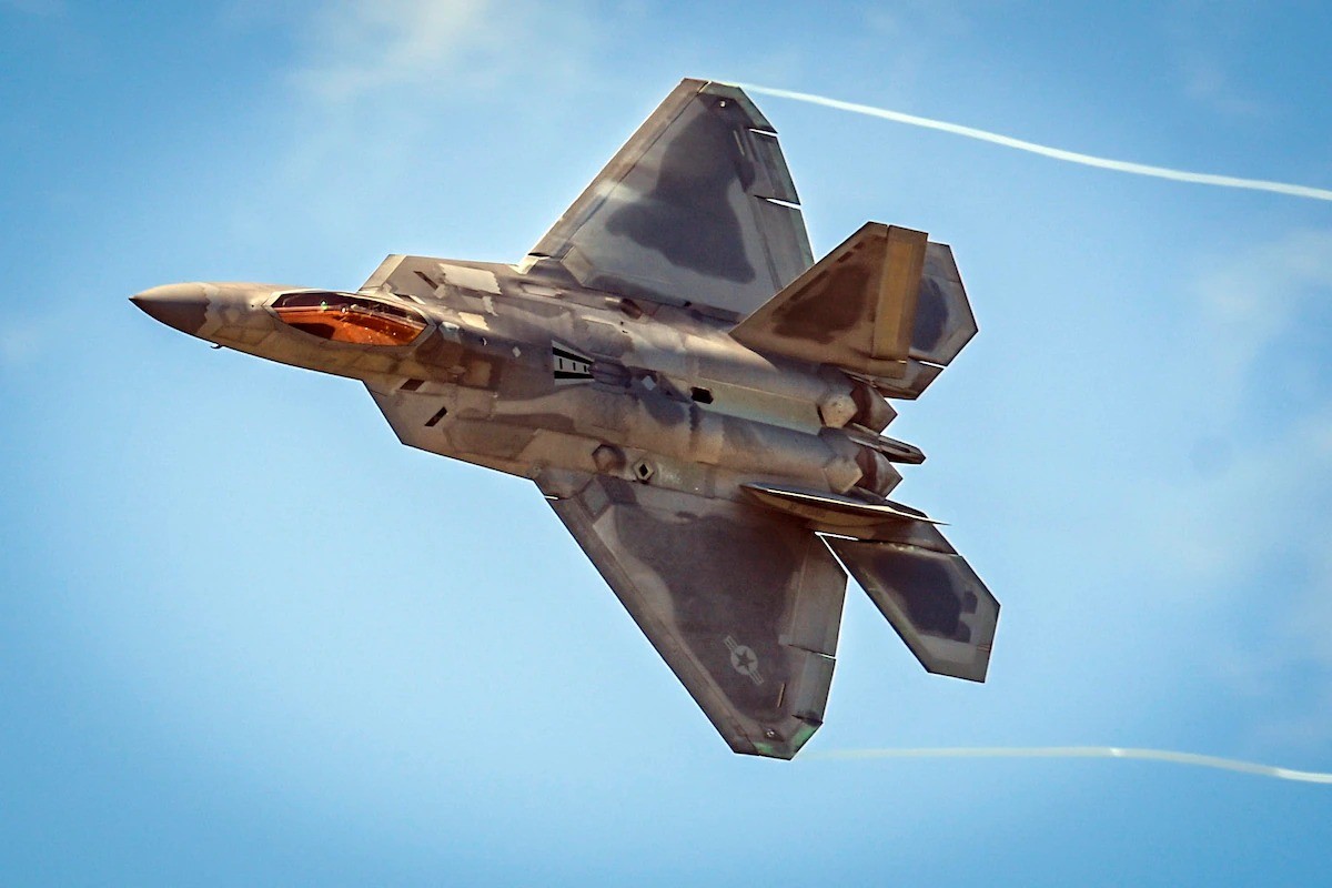 Lo thoi diem My dua tiem kich F-22 Raptor ve nghi huu