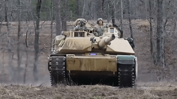 Dan phao xe tang T-55 co kha nang xuyen thung M1 Abrams?-Hinh-22