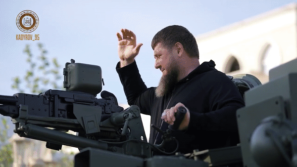 Tong thong Chechnya khen xe tang T-72 Nga 'tien nghi nhu sieu xe Maybach'-Hinh-2