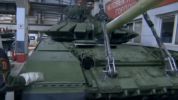Tong thong Chechnya khen xe tang T-72 Nga 'tien nghi nhu sieu xe Maybach'-Hinh-9