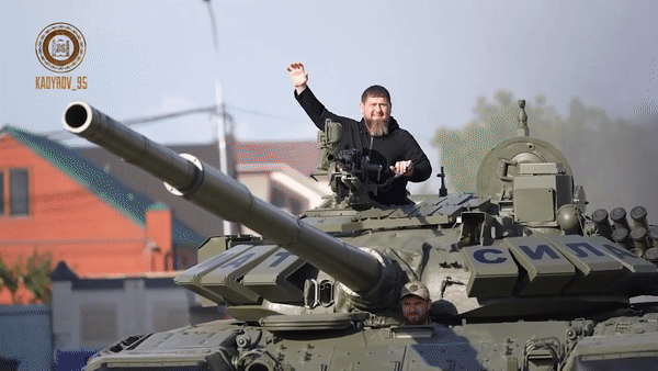 Tong thong Chechnya khen xe tang T-72 Nga 'tien nghi nhu sieu xe Maybach'