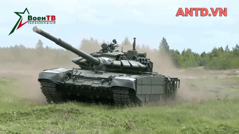 Xe tang T-72B3 Nga song sot than ky sau khi trung lien tiep hai ten lua-Hinh-9