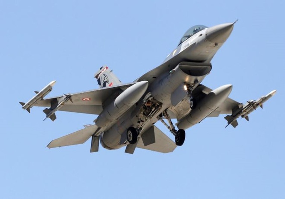 Su that F-16 Tho bo chay khi bi ca Su-35 lan S-400 Nga ngam ban-Hinh-8