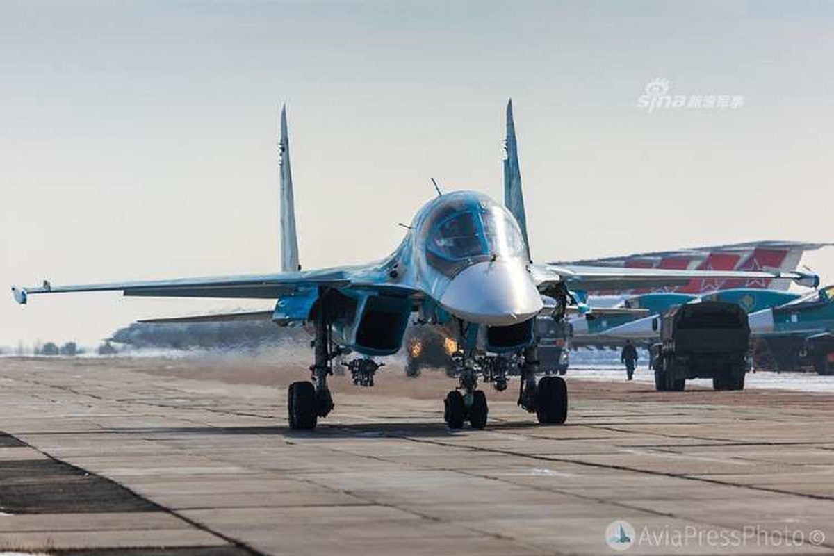 Cho Su-34 tap ha canh tren duong cao toc, Nga co toan tinh gi?-Hinh-18