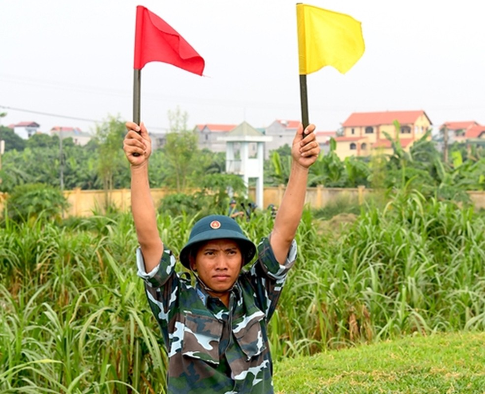 Can canh chien si Quan chung Phong khong – Khong quan canh troi Thu do-Hinh-10