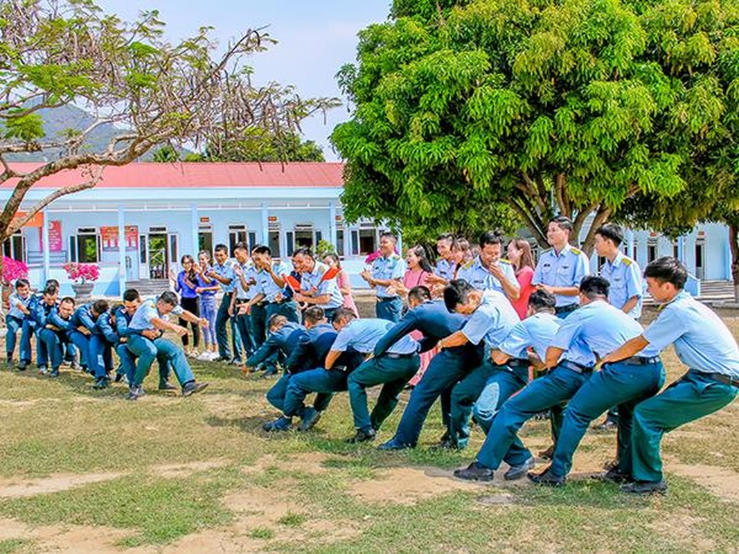 Ngo ngang dan vu khi cua nhung nguoi linh canh troi, giu bien Viet Nam-Hinh-12