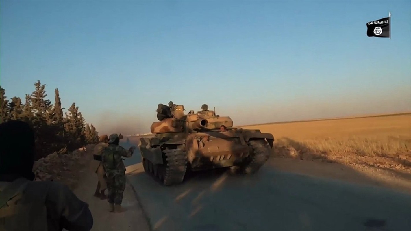 Xe tang T-62M cua Nga tan tanh o chien truong Idlib, Latakia-Hinh-6