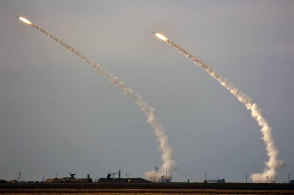 Ukraine lien tiep khai hoa S-300 va Buk-M1 sat Crimea lam gi?-Hinh-4